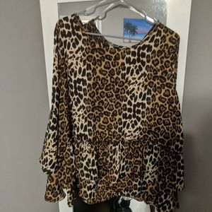 Bell sleeve leopard shirt
